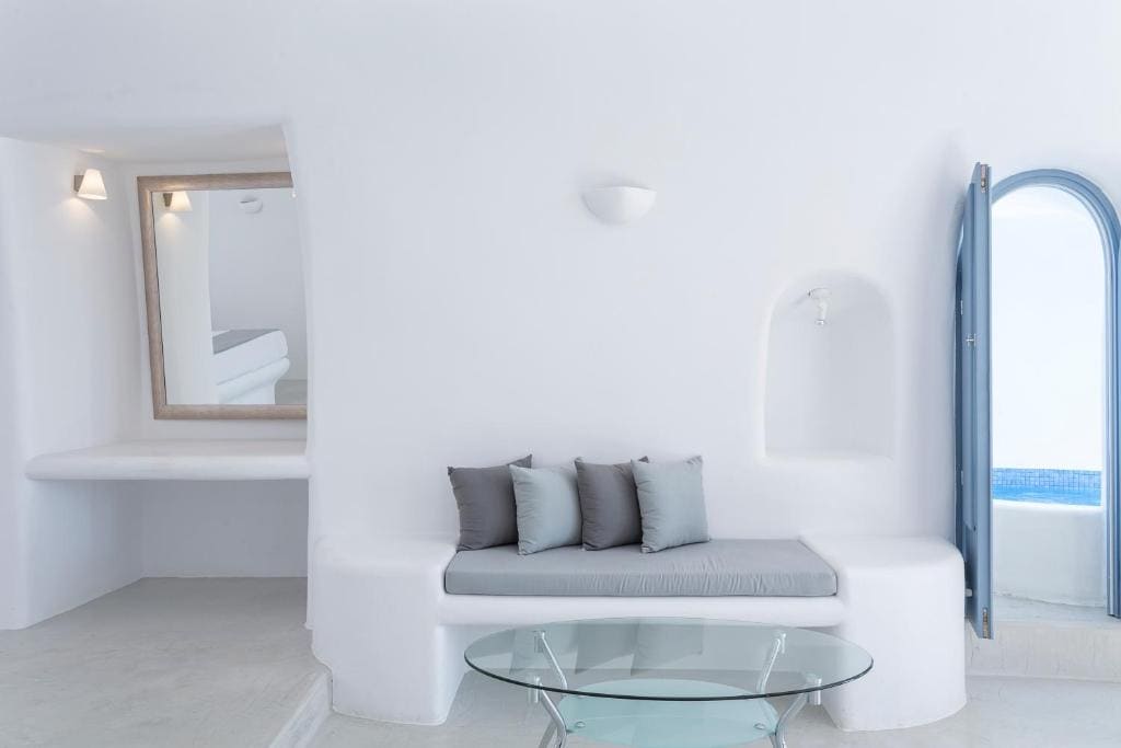 Executive plunge pool suite room - Image 2