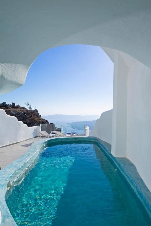 Suite with Plunge Pool and Spa Bath room - Image 1