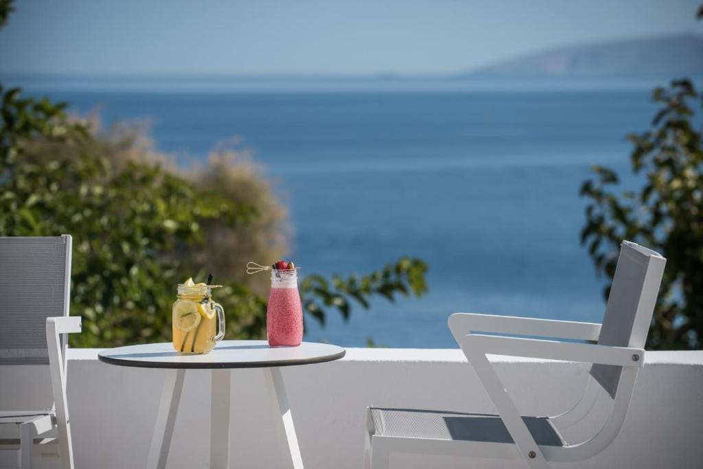Two-Bedroom Bungalow with Sea View room - Image 2