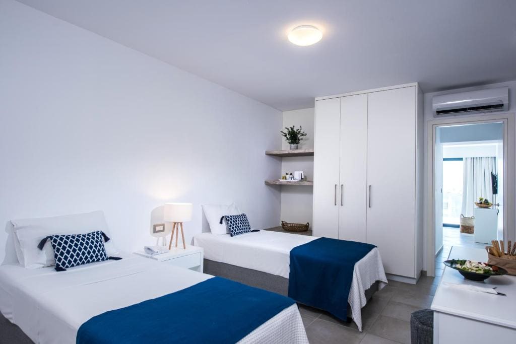 Two-Bedroom Family Room with Sea View room - Image 1