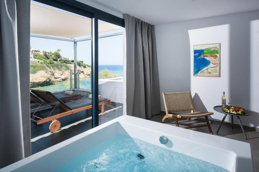 Double Room with Spa Bath room - Image 3