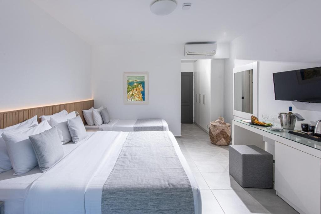 Superior Double Room with Sea View room - Image 2