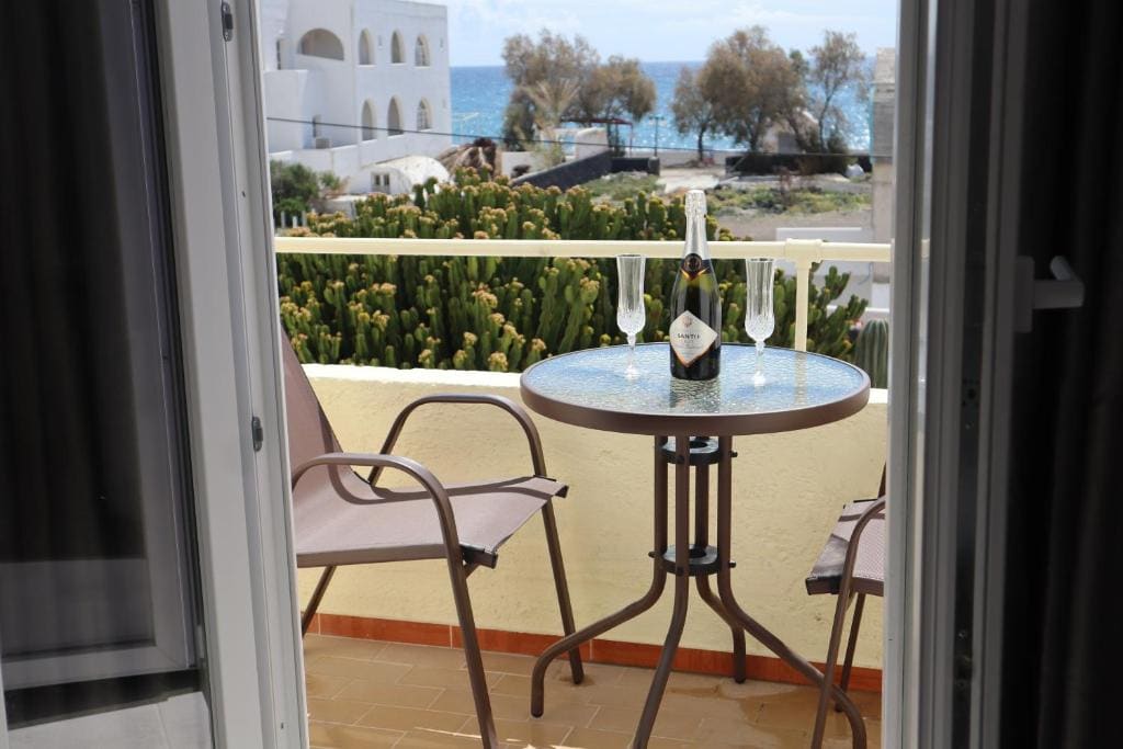 Deluxe Double Room with Balcony and Sea View room - Image 1