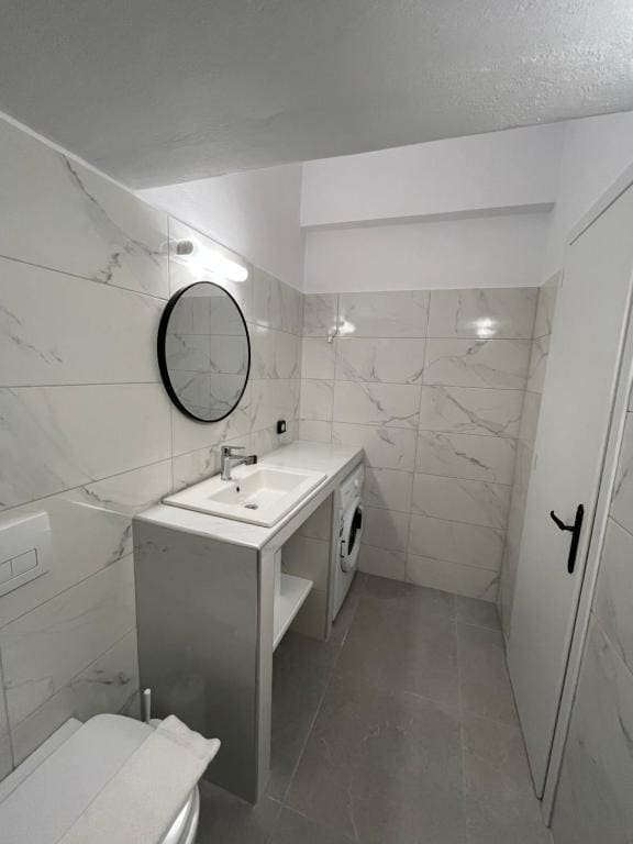 Deluxe One-Bedroom Apartment with Garden View room - Image 2