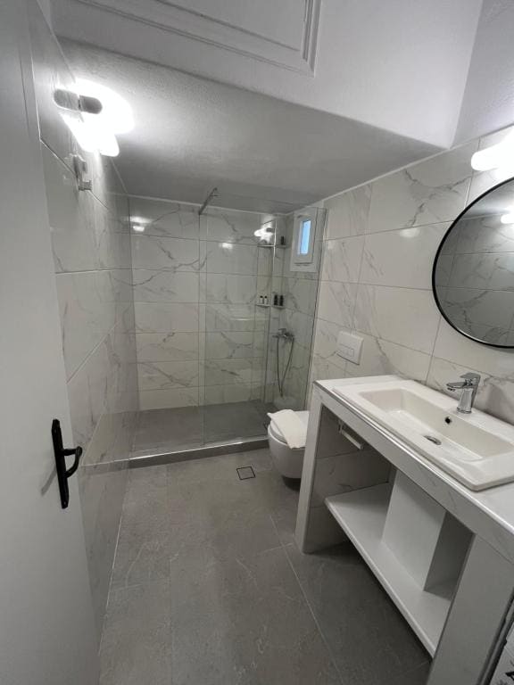 Deluxe One-Bedroom Apartment with Garden View room - Image 1