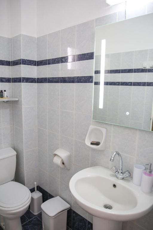Economy Double or Twin Room room - Image 2