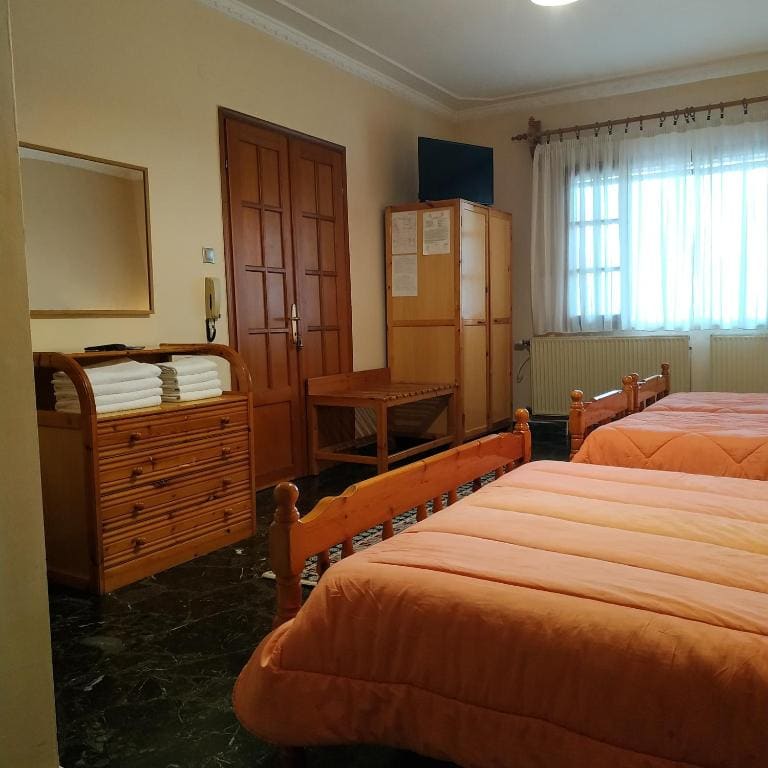 Classic Quadruple Room room - Image 1