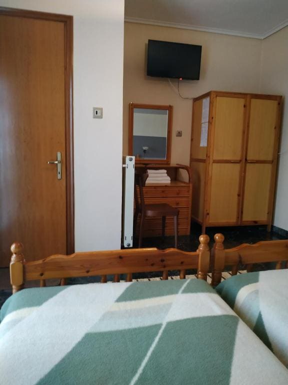 Economy Twin Room room - Image 3