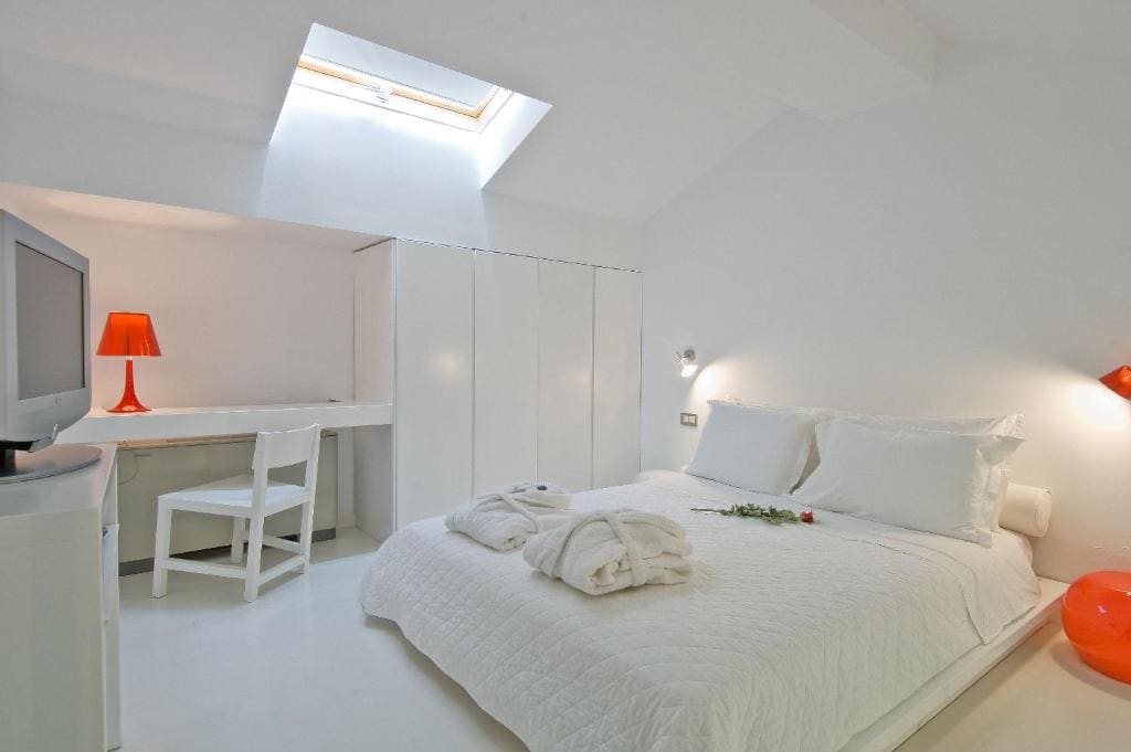 Modern Two-Level Art Suite room - Image 1