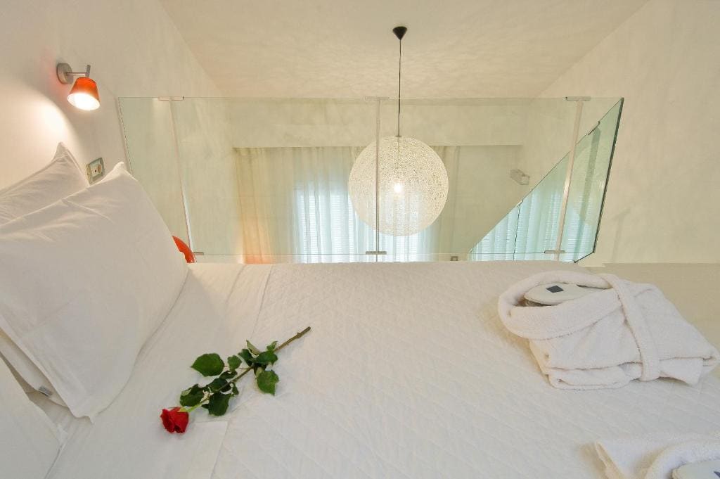 Modern Two-Level Art Suite room - Image 3