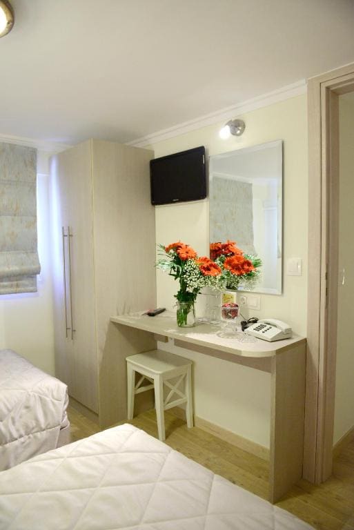 Quadruple Room room - Image 1