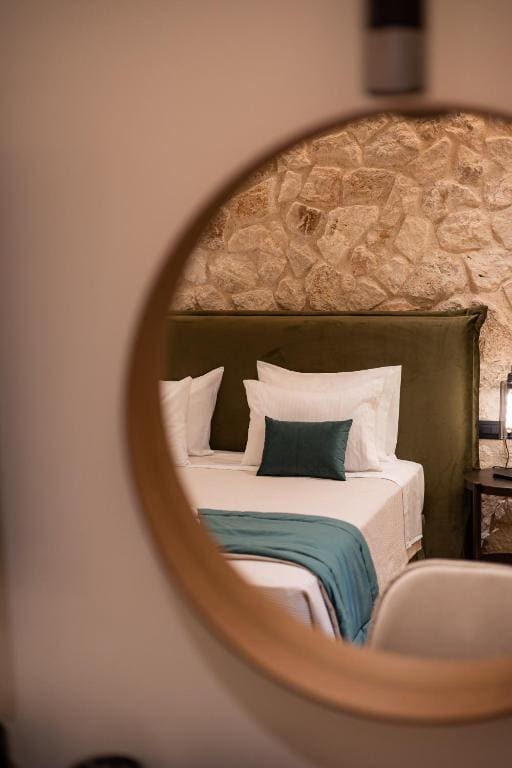 Deluxe Family Suite with City View & Balcony room - Image 2