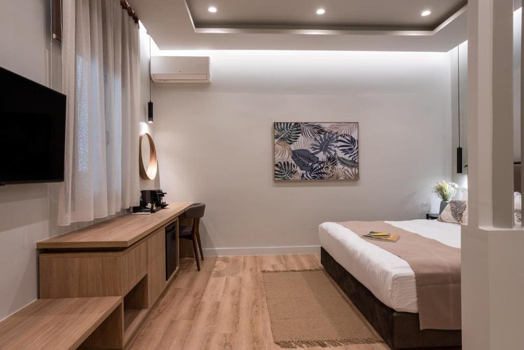Deluxe Triple Room room - Image 1