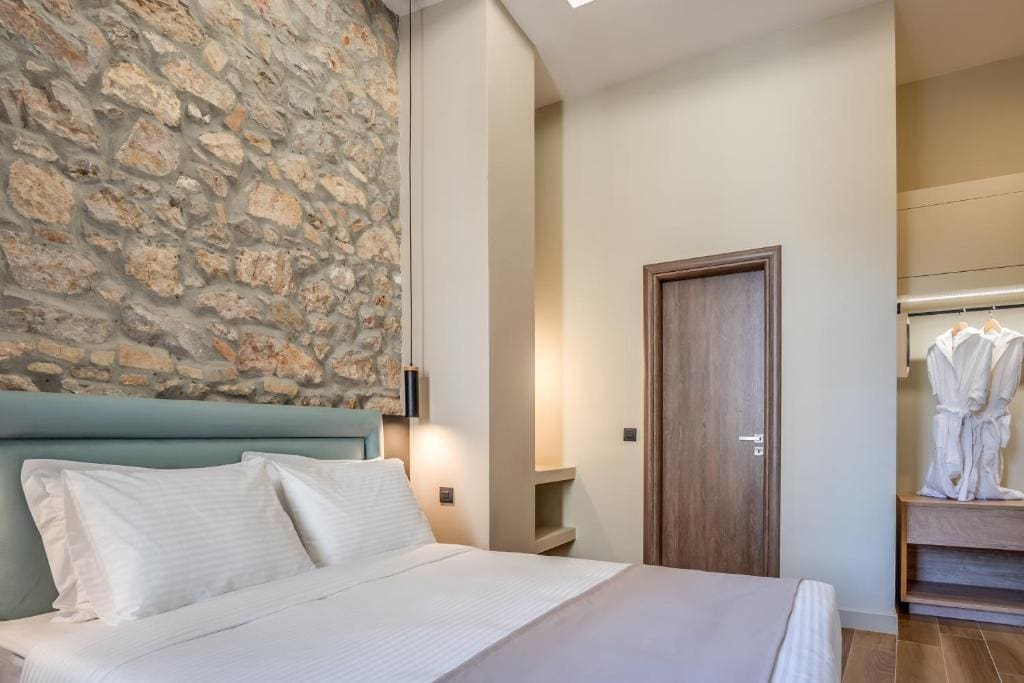 Superior Double or Twin Room with City View room - Image 2