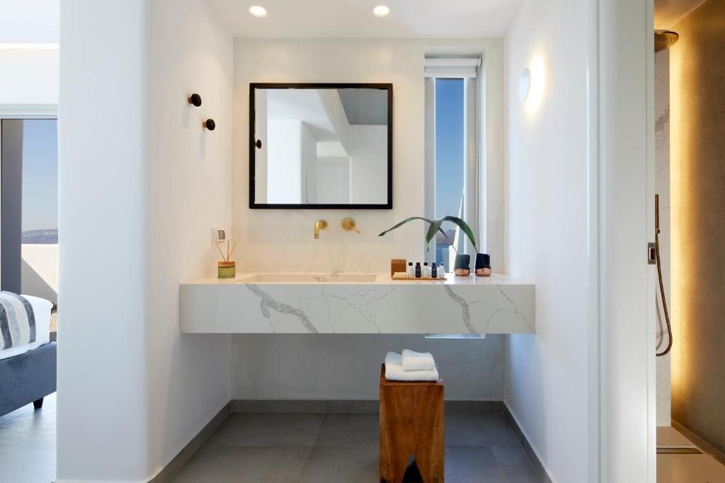 Prestige Suite with Infinity Heated Private Pool room - Image 2