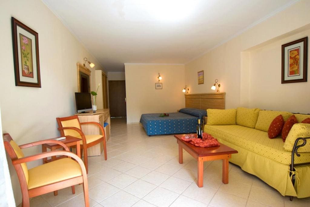 Superior Family Room room - Image 1