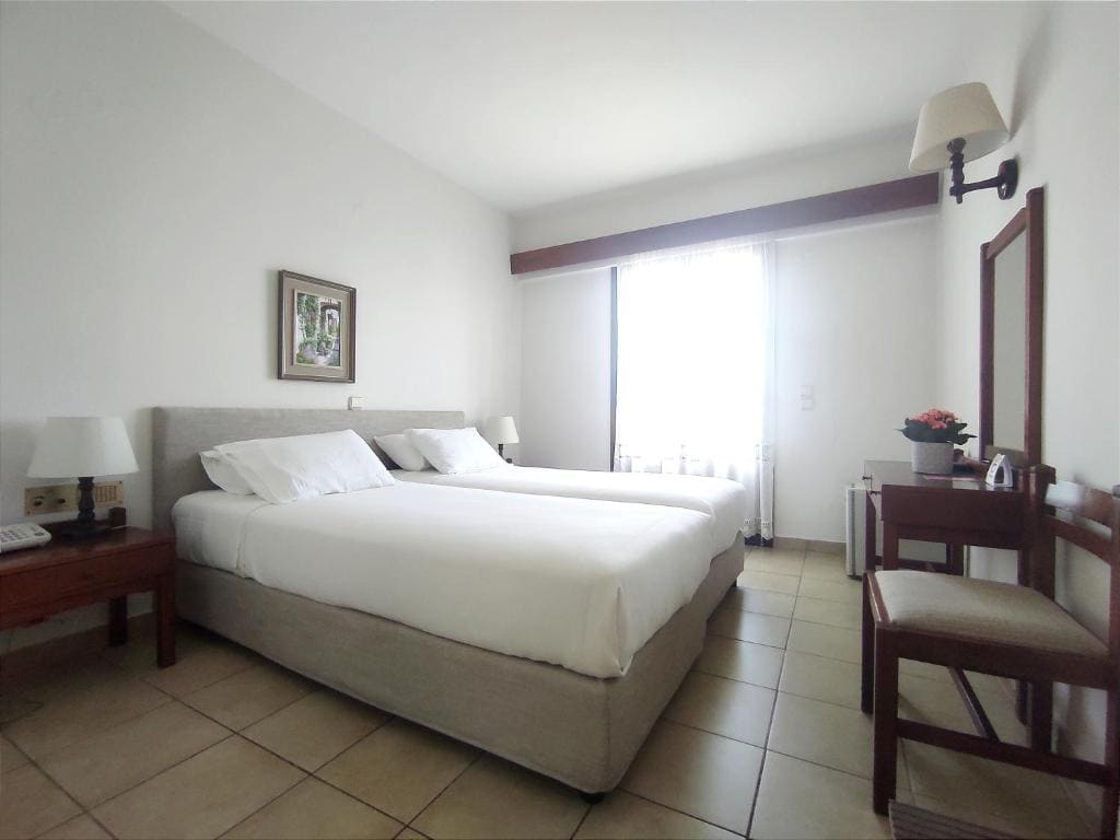 Twin Room with Sea View room - Image 1