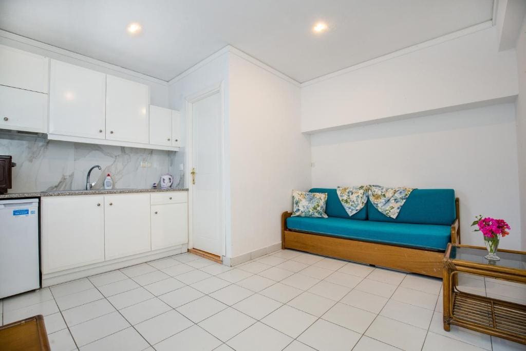 Economy Ground-Floor Apartment room - Image 3