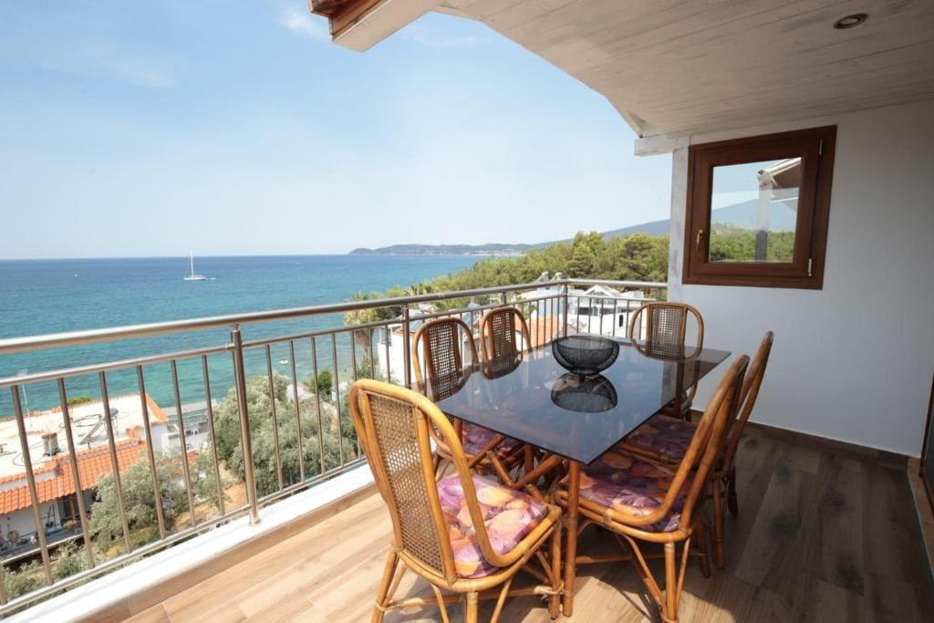 Two-Bedroom Apartment with Sea View room - Image 2