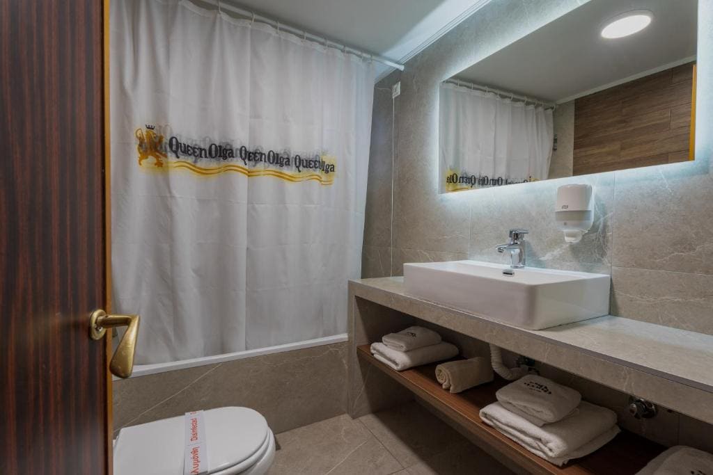 Superior Triple Room room - Image 2