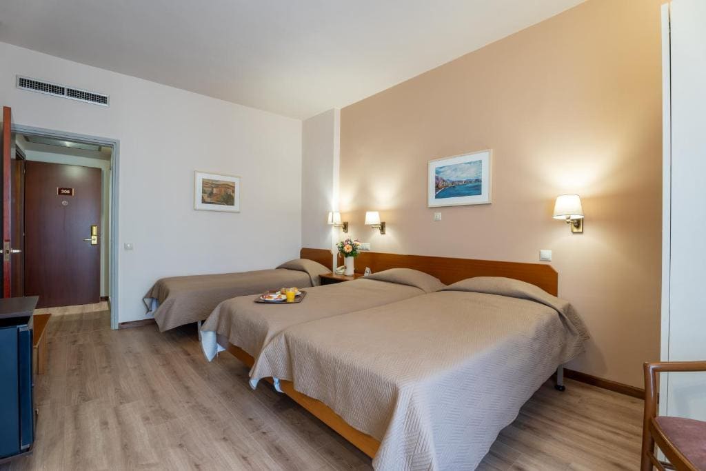 Superior Triple Room room - Image 1