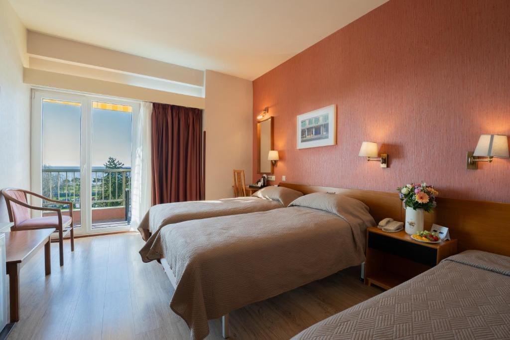 Triple Room with Sea View room - Image 2