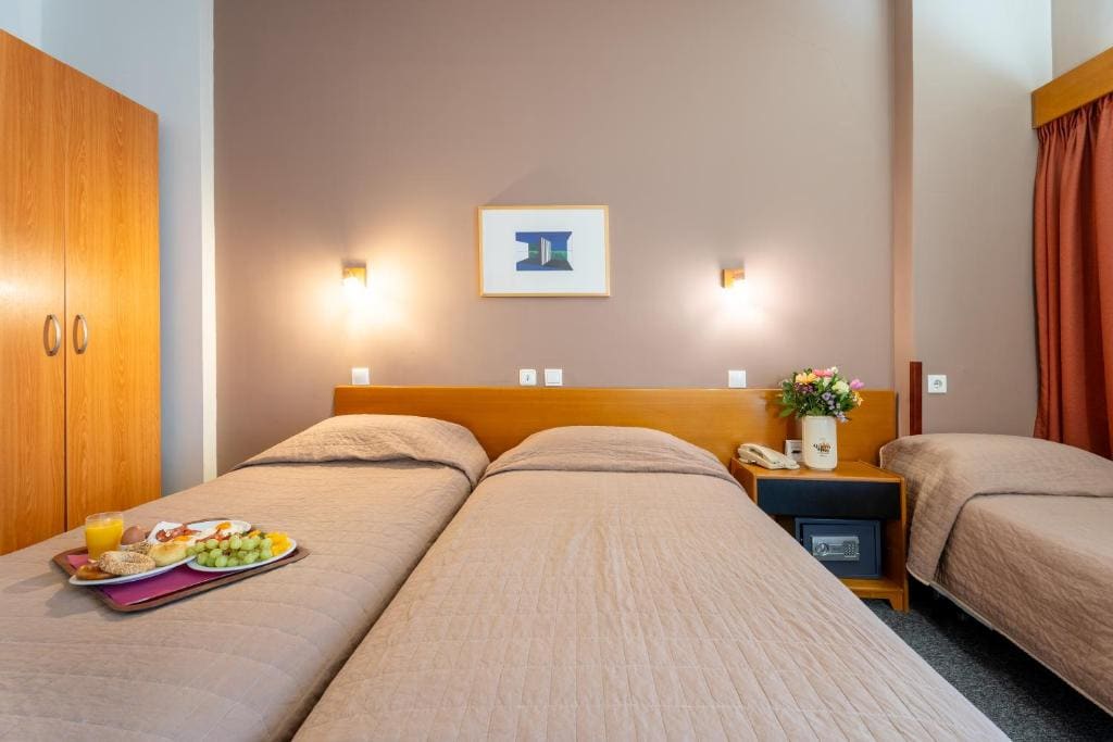 Standard Triple Room room - Image 2