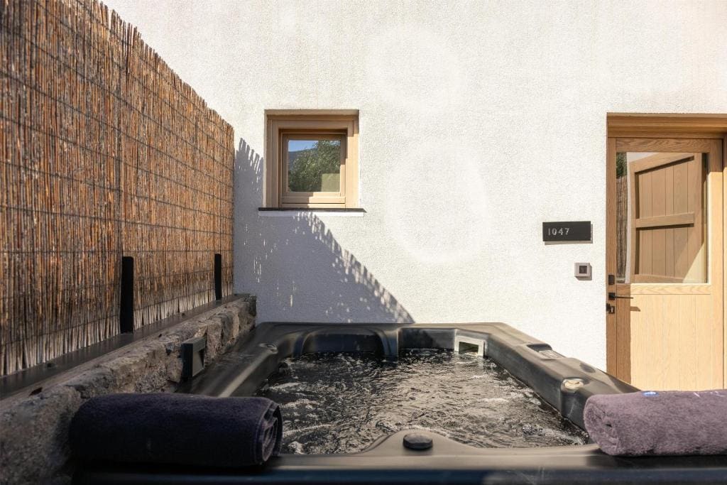 Premium Room-Terrace-Jacuzzi room - Image 3