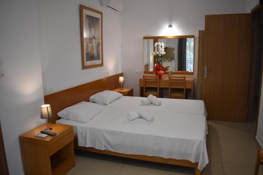 Deluxe Studio room - Image 2