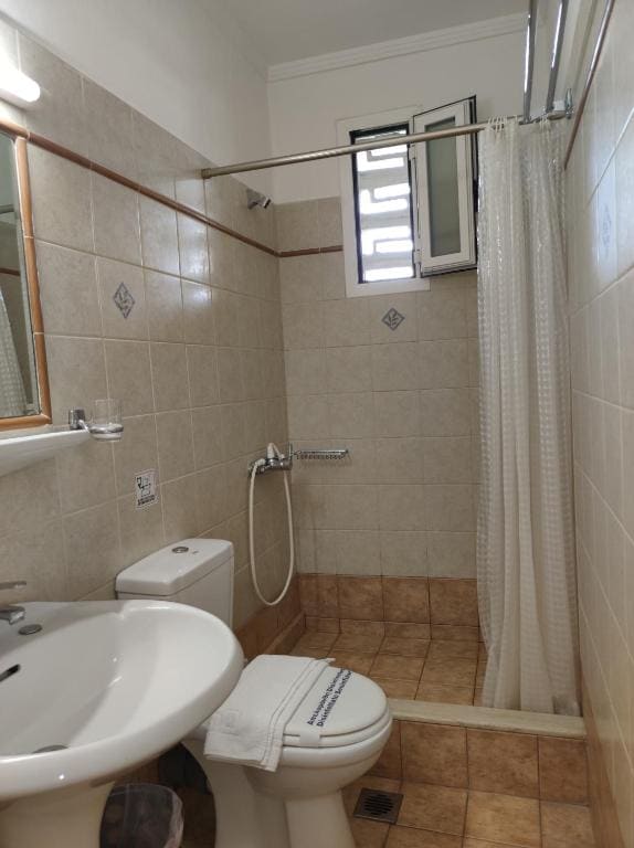 Standard Triple Room room - Image 1