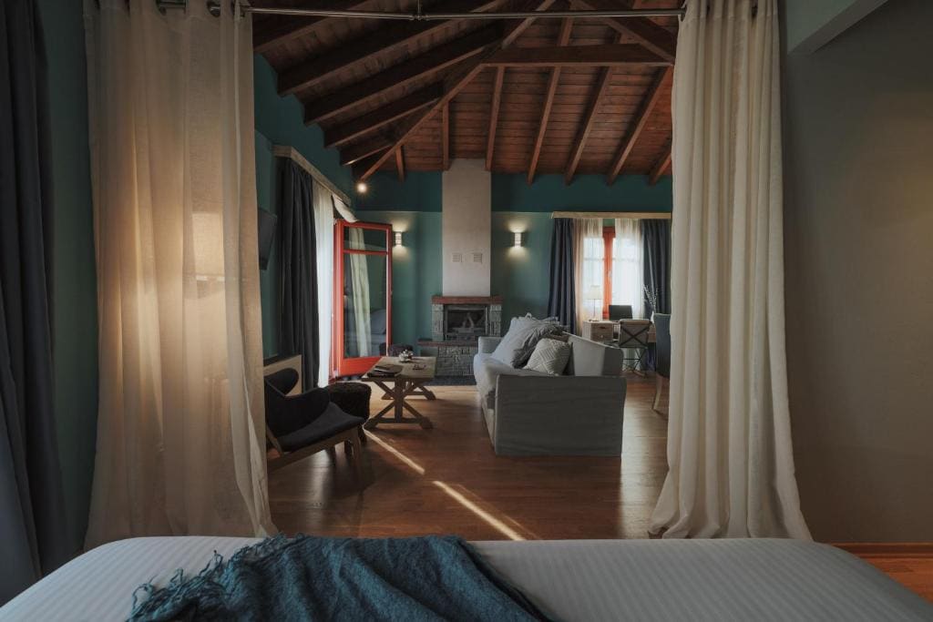King Suite with Balcony room - Image 3