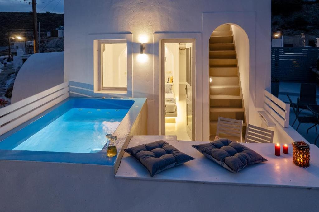 Honeymoon suite with private outdoor jetted tub & Panoramic View room - Image 3
