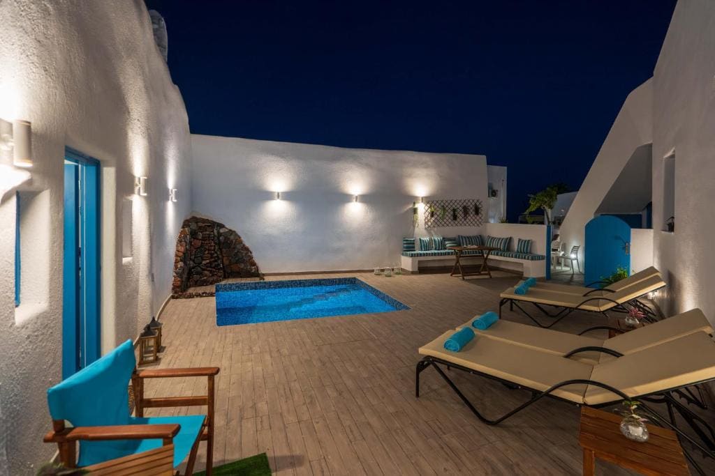 Cave Grand Suite with shared pool room - Image 1
