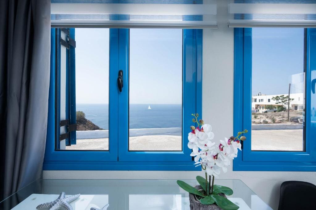 Deluxe Suite with private outdoor jetted tub & Sea View room - Image 2