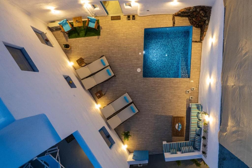 apartment with terrace and shared pool room - Image 1