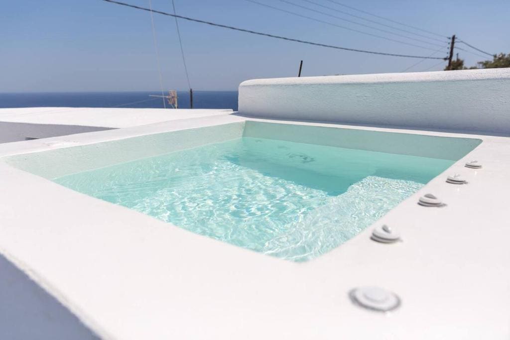 Superior Suite with private outdoor jetted tub & sea view room - Image 1