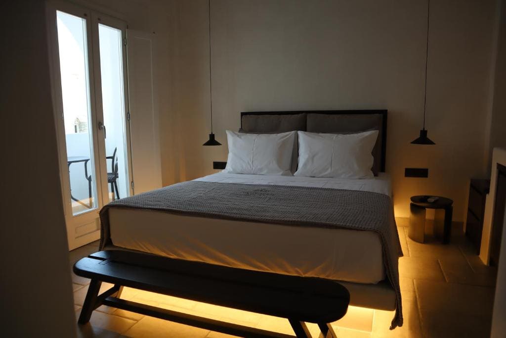 Deluxe Double Room with Balcony room - Image 2