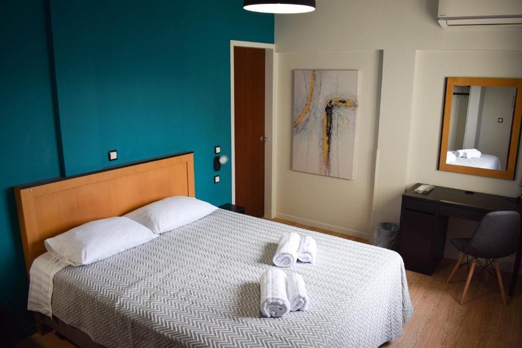 Superior Double or Twin Room room - Image 3
