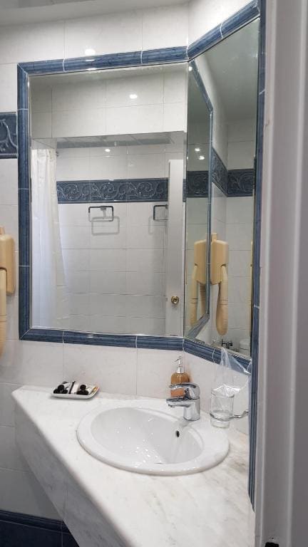 One-Bedroom Suite room - Image 2