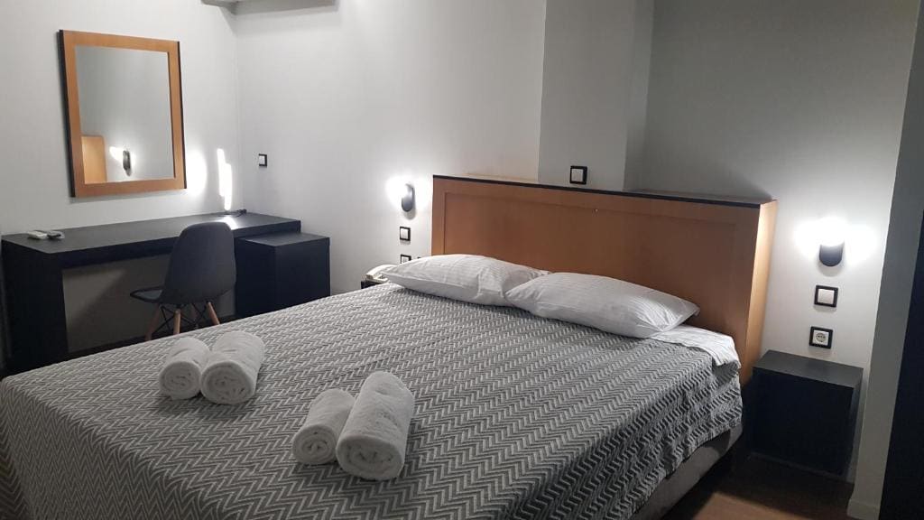 Superior Double or Twin Room room - Image 1