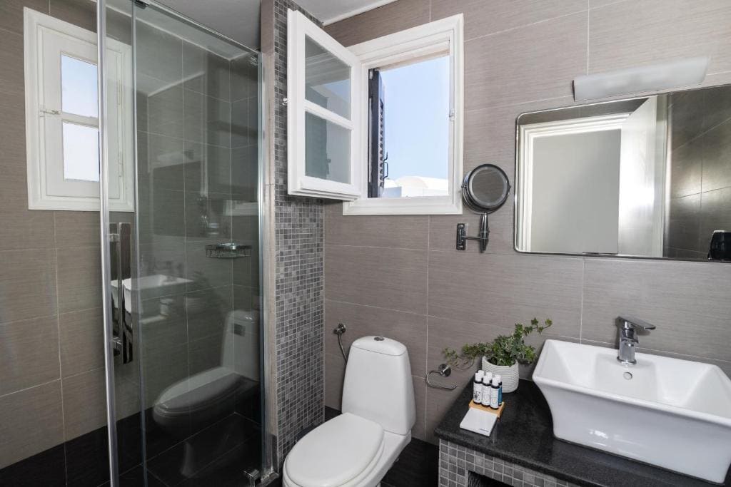 Suite Upper Floor room - Image 2