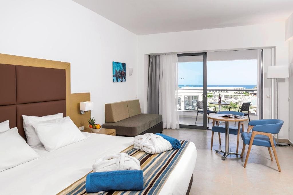 Double or Twin Room with Sea View room - Image 2