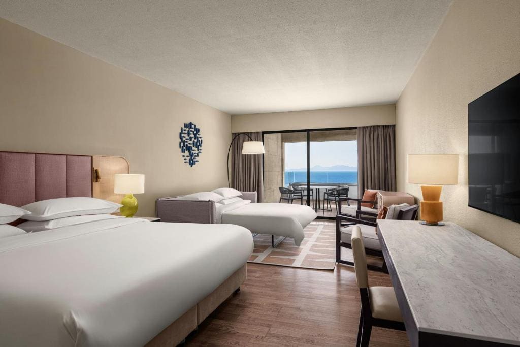 Family King Room with Sofa Bed/Sea View/Balcony room - Image 2