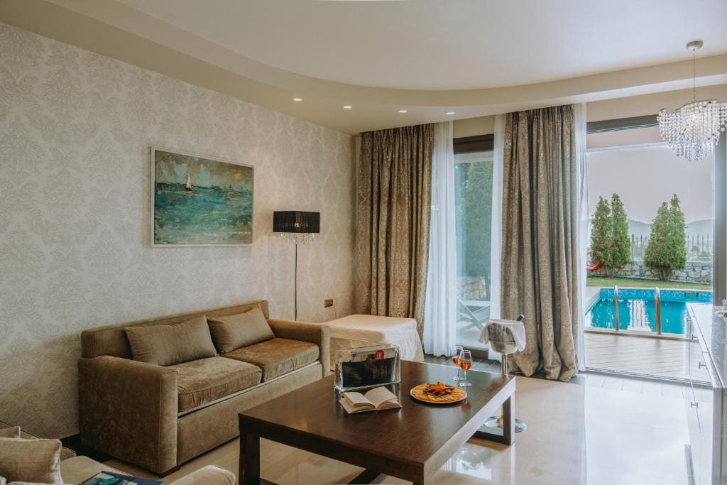 Royal Villa with Private pool room - Image 1