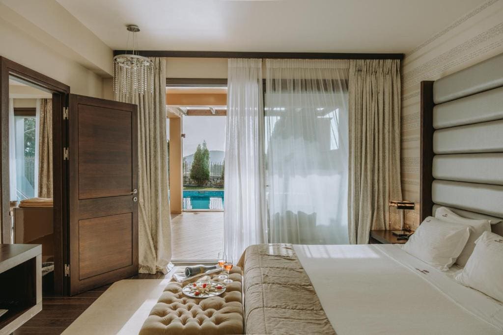 Royal Villa with Private pool room - Image 2