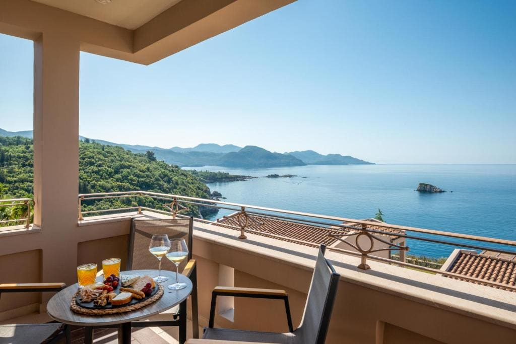 Deluxe Junior Suite with Sea View room - Image 2