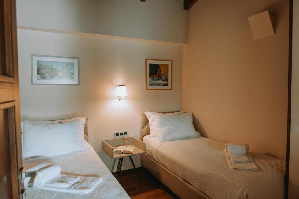 Suite with Garden View room - Image 1