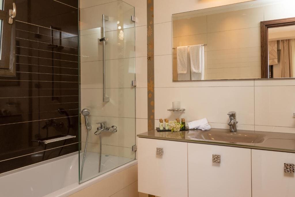 Executive Double Room with Sea View and Private Pool room - Image 2