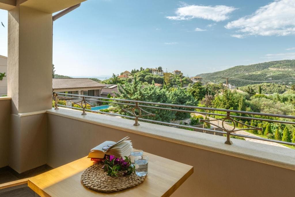 Superior Double Room with Mountain View room - Image 2
