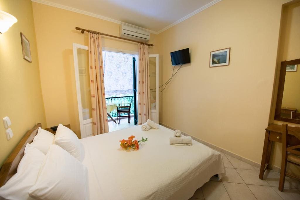 Double Studio with Sea View room - Image 3